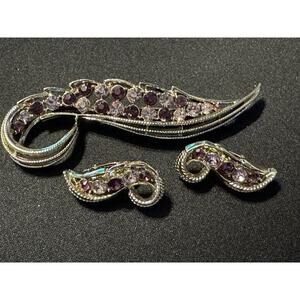 Vintage Coro Signed Brooch & Clip On Earrings EUC White/Purple/Light Purple